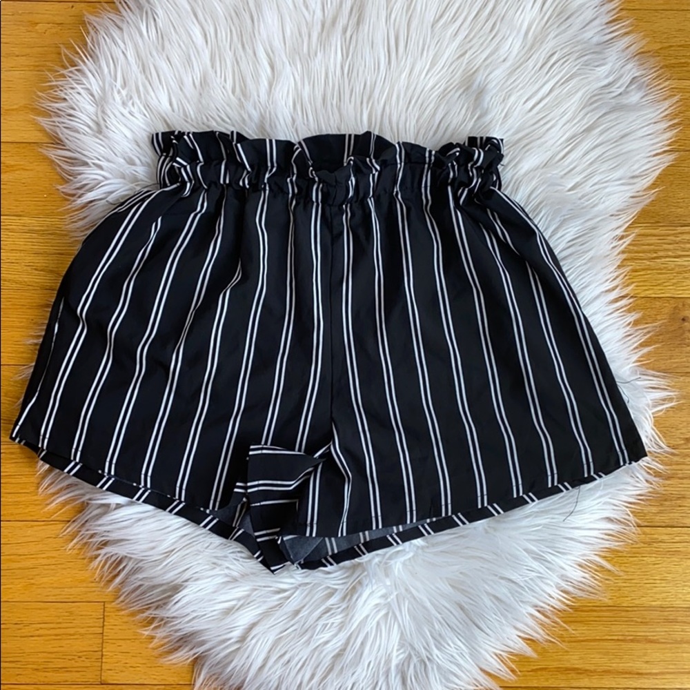 Shein black and white striped paperbag shorts - Picture 2 of 4